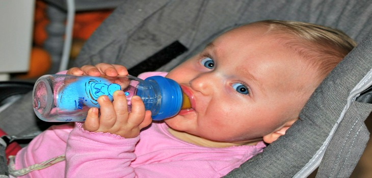 Water: How much does a breastfeeding baby need?