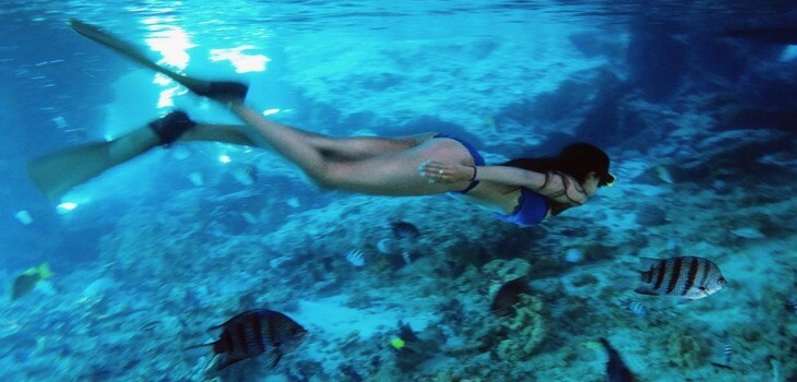 Why is it important for women to travel solo?