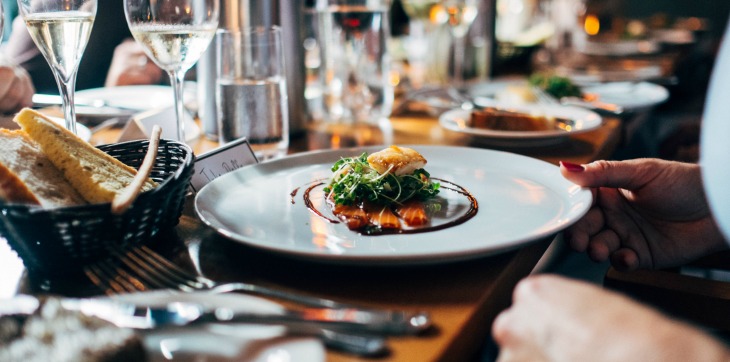 7 Dining etiquettes you need to learn before you head to a restaurant!