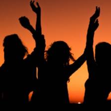 10 Fun Games To Play With Your BFFs At The Next Sleepover!