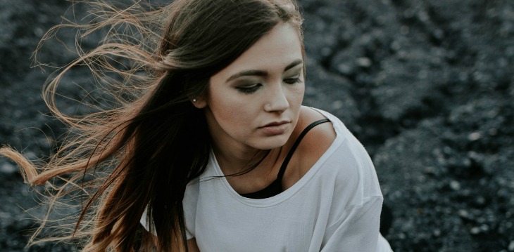 12 sings he doesn't want to date you!