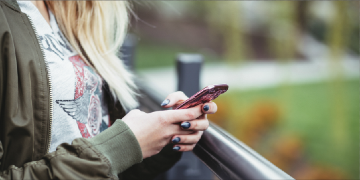 Ex still texting you? 7 reasons why he still wants to stay in touch!