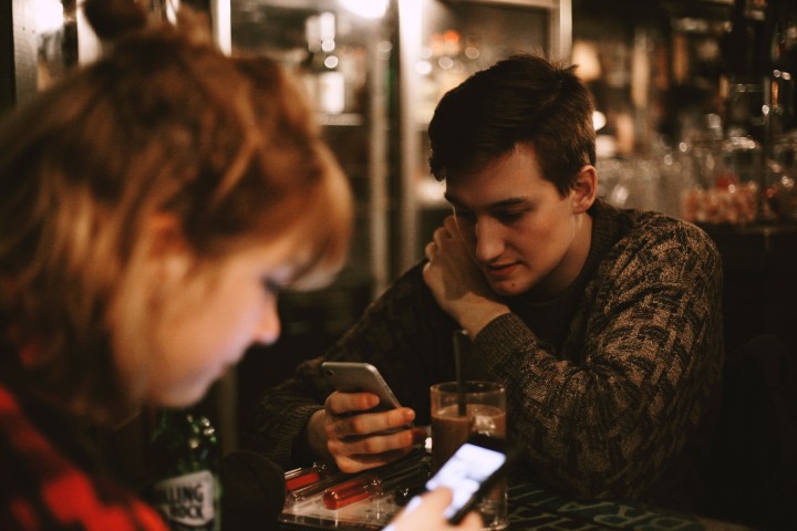 8 Texting games to play with your boyfriend!