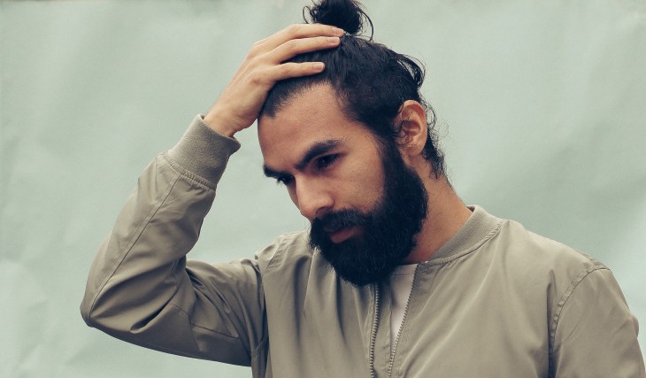5 Clear Signs he is acting unavailable with you